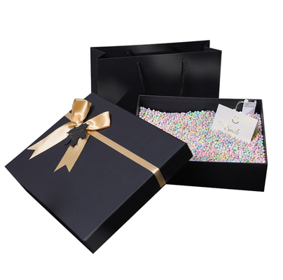 กล่องของขวัญกระดาษแข็งสีดำ Gelebor Pearlescent สำหรับเสื้อผ้า